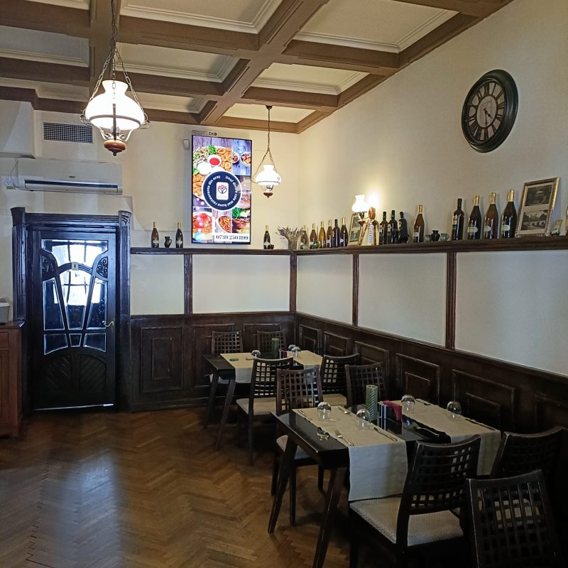 Reteaua Digitala DOOH Indoor - CONACUL ZENEEA | Restaurant specific Romanesc din 1918 Reteaua Digitala DOOH Indoor - CONACUL ZENEEA | Restaurant specific Romanesc din 1918