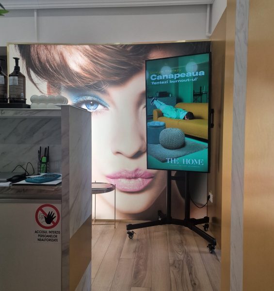 Reteaua Digitala DOOH Indoor - Glow Up Reteaua Digitala DOOH Indoor - Glow Up